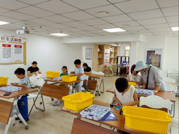 中国股票配资网官方网站 点亮童心 科技一“夏”